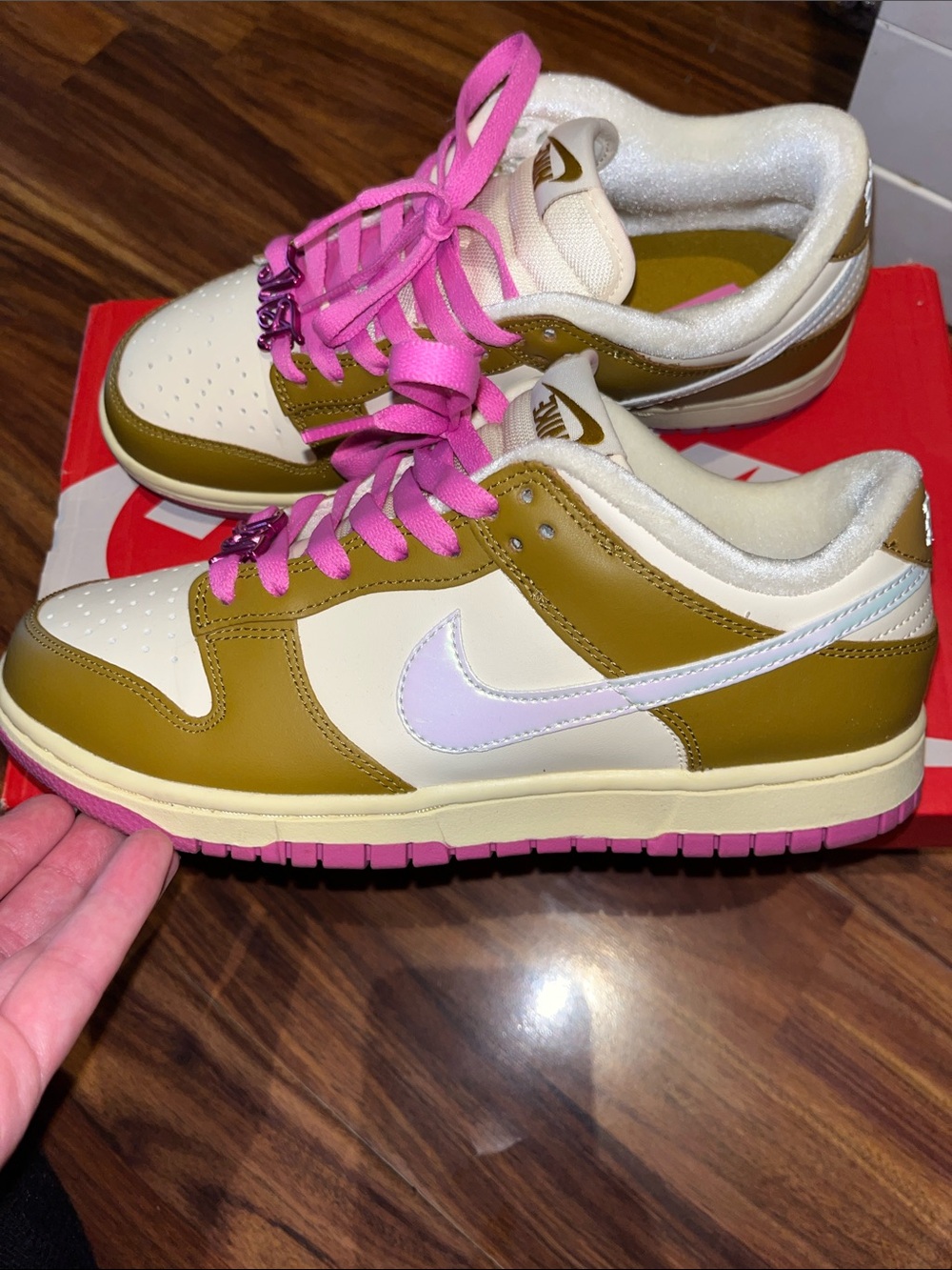 Nike Women’s Low-Top Sneakers . Special Edition. Woman’s Size 8 - Picture 2 of 8